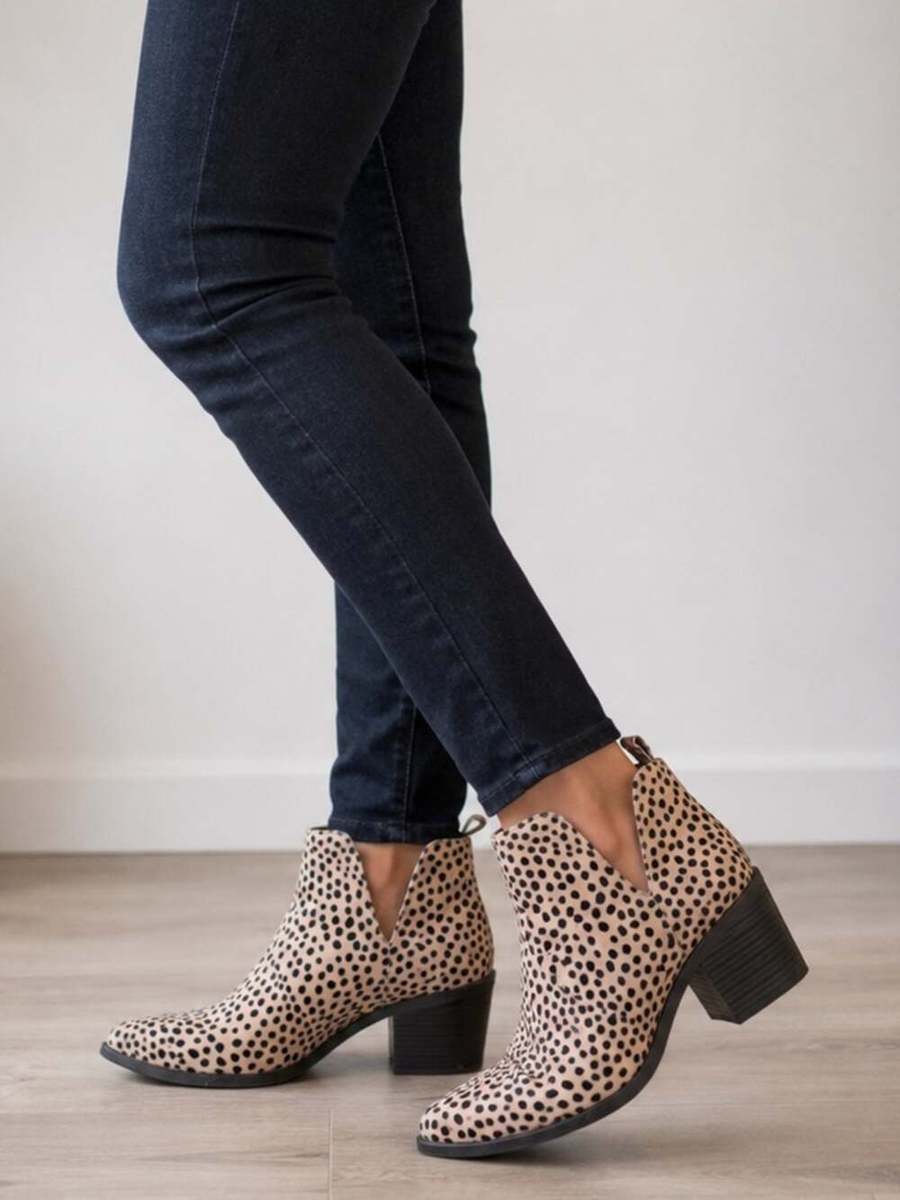 Journee Collection Lola Spotted Booties Block Heel Side Cutout Size 8
